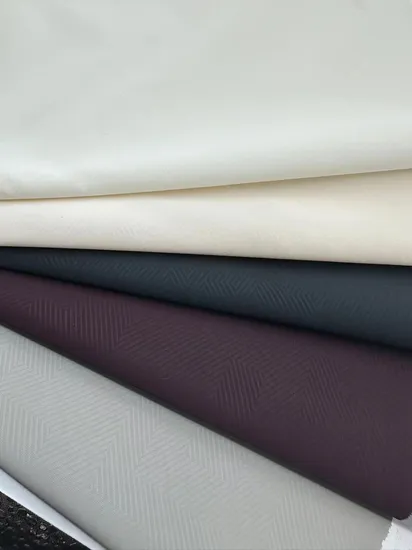 Robuster Regenmantel aus Rexine-Leder für stilvolle Outdoor-Abenteuer